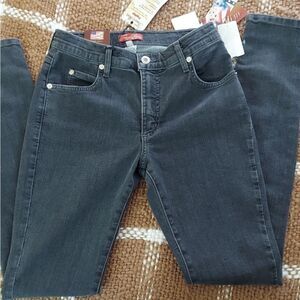 NWT True Slim Jeans Size 2